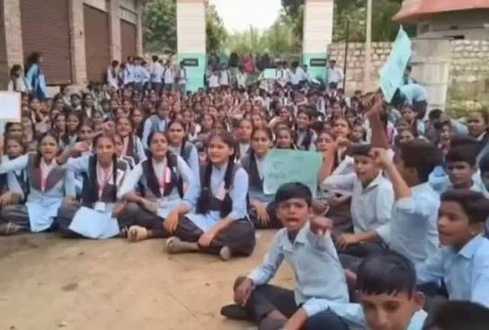 UP में बच्चों का सड़क आंदोलन, CJP ने किया सलाम; स्कूल जाने की राह के लिए कलेक्टरेट पहुंचे ‘Gen Alpha’