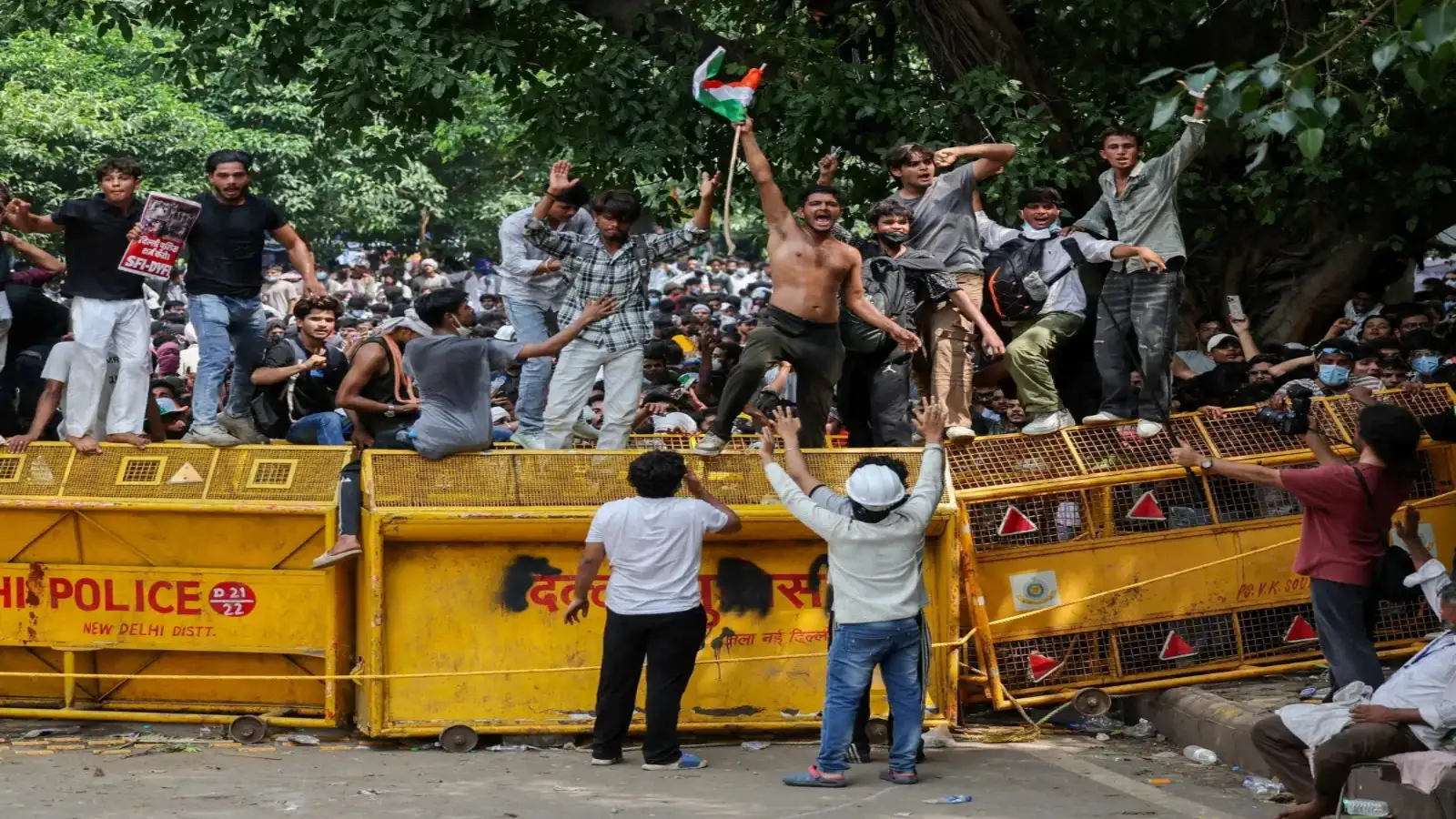 दिल्ली में वोट चोरों के खिलाफ प्रदर्शन जारी, पुलिस कार्रवाई और हिंदू संगठनों पर लगे हमलों के आरोपों के खिलाफ विरोध तेज